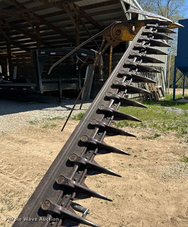 image for item EH6702 2004 John Deere 5203 tractor