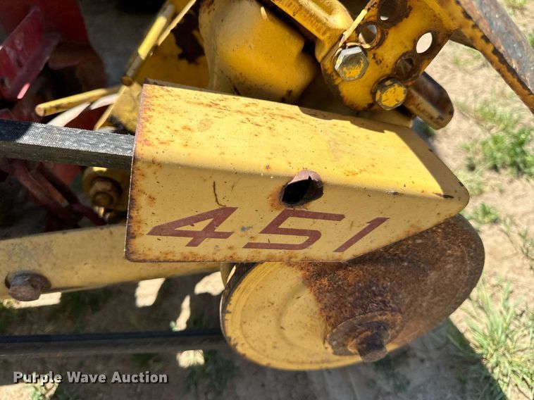 image for item EH6702 2004 John Deere 5203 tractor