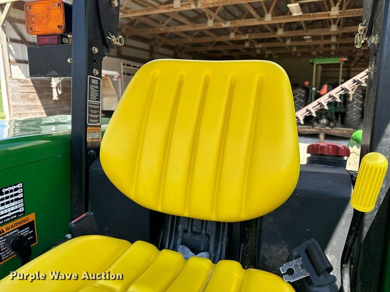 image for item EH6702 2004 John Deere 5203 tractor