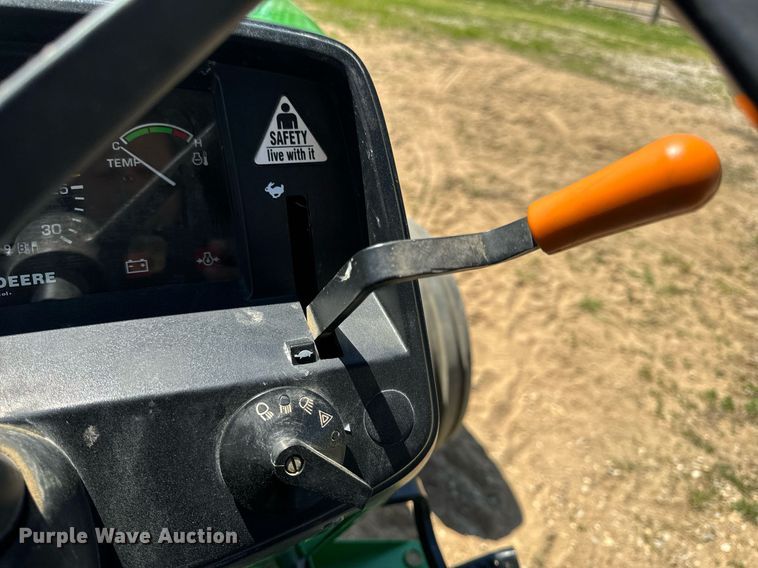 image for item EH6702 2004 John Deere 5203 tractor