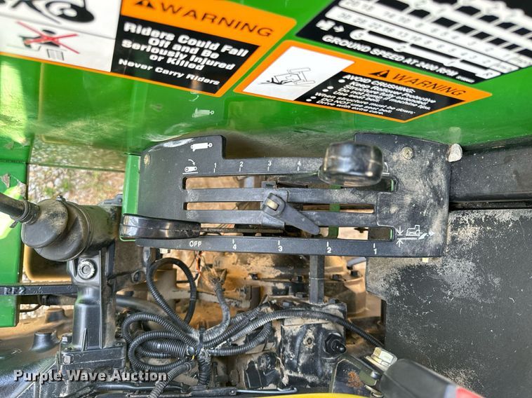 image for item EH6702 2004 John Deere 5203 tractor