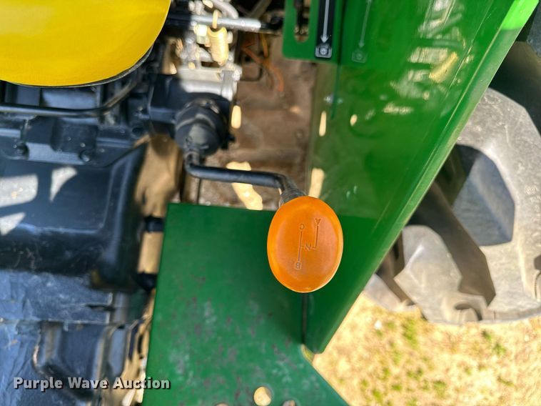 image for item EH6702 2004 John Deere 5203 tractor