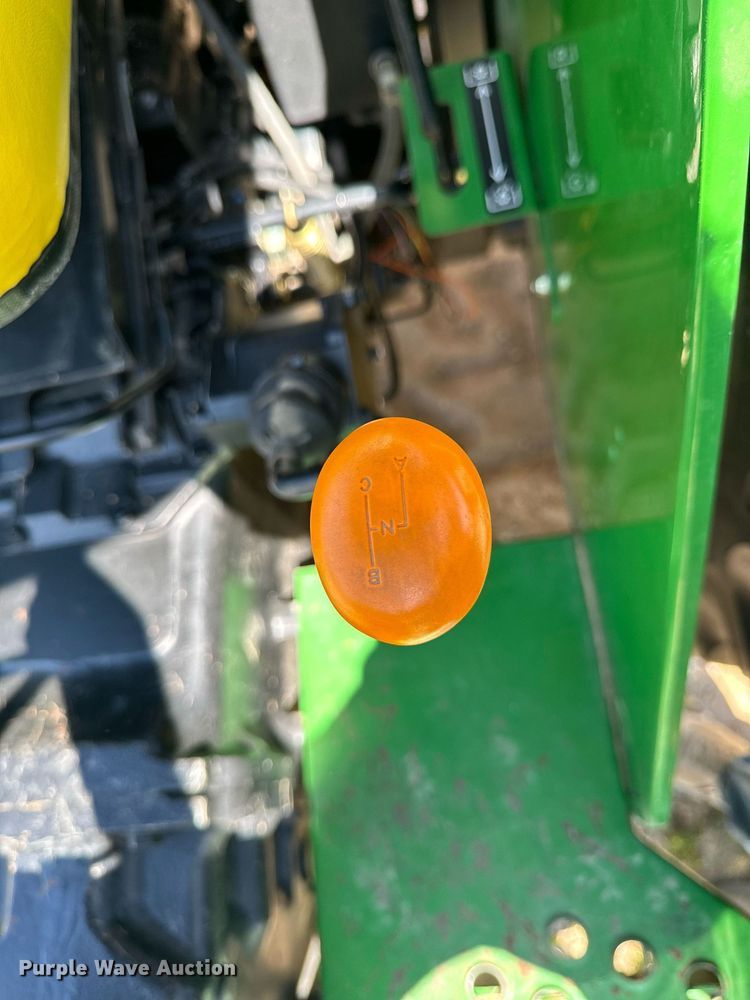 image for item EH6702 2004 John Deere 5203 tractor