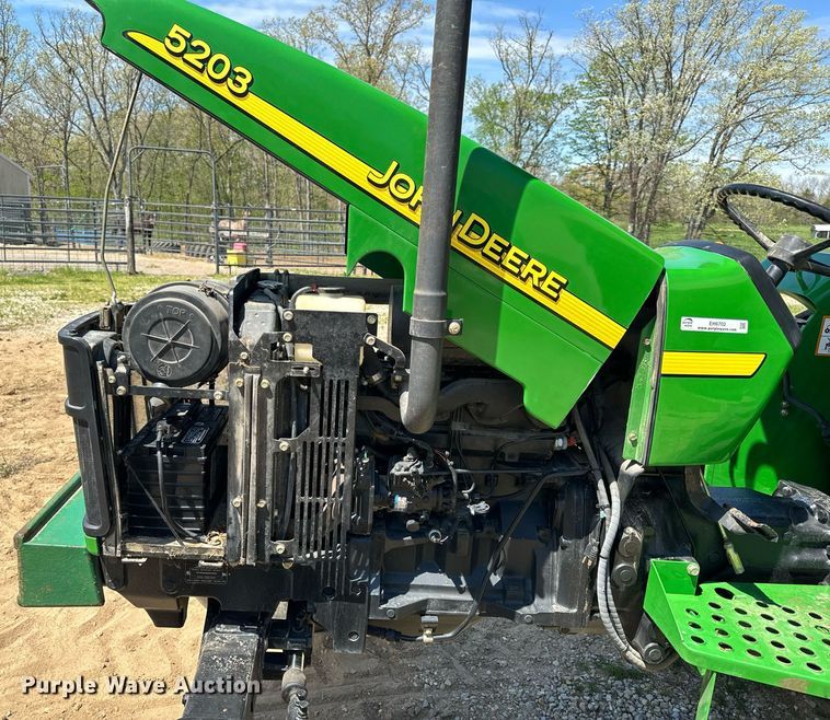 image for item EH6702 2004 John Deere 5203 tractor