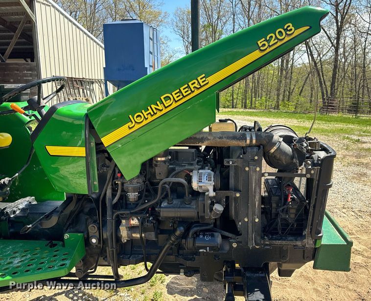 image for item EH6702 2004 John Deere 5203 tractor