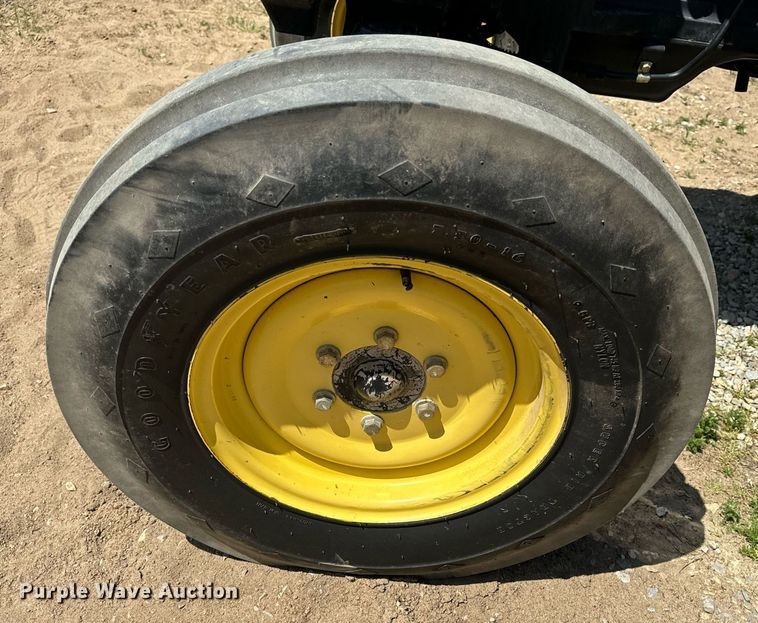 image for item EH6702 2004 John Deere 5203 tractor