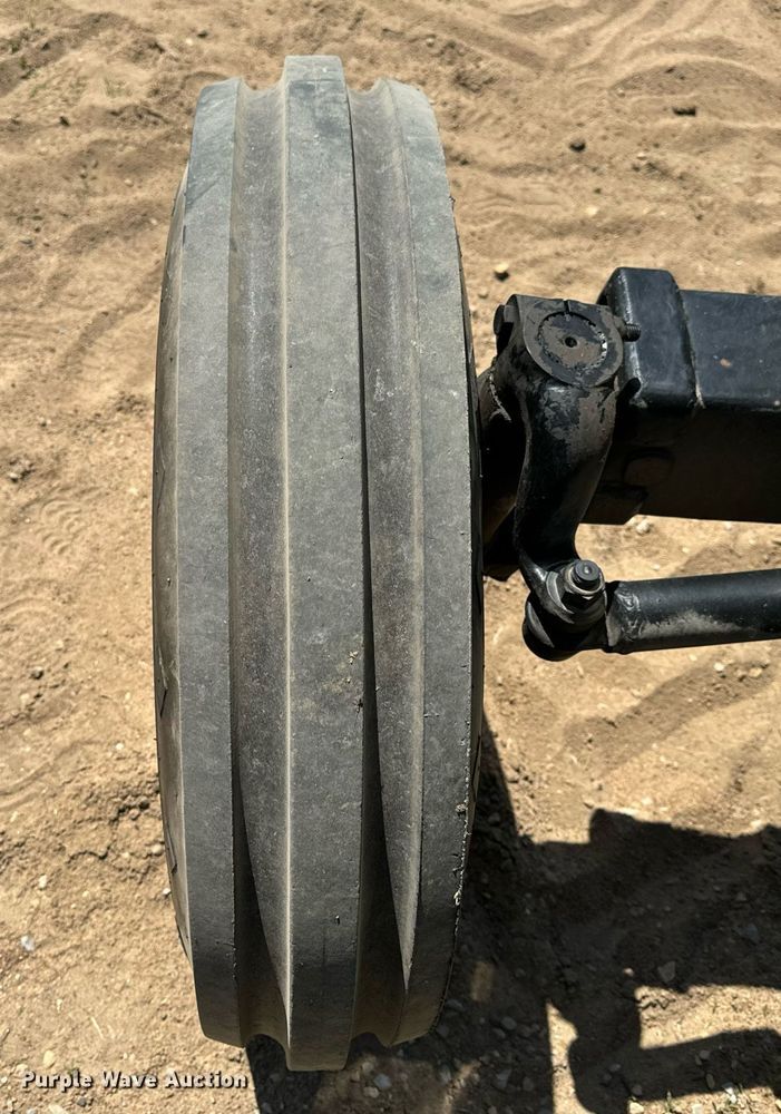 image for item EH6702 2004 John Deere 5203 tractor