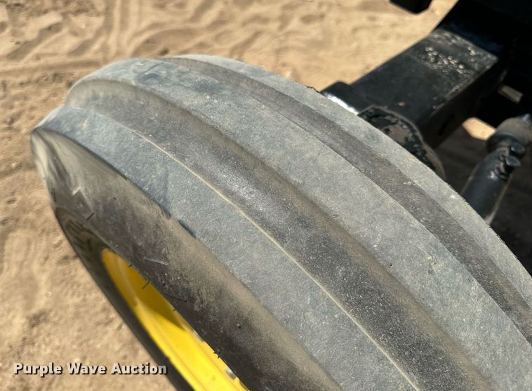 image for item EH6702 2004 John Deere 5203 tractor