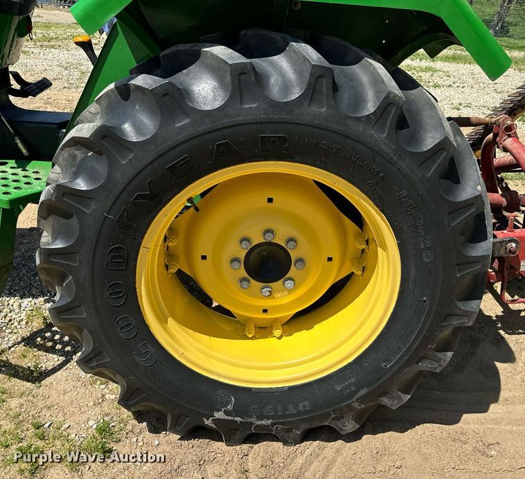 image for item EH6702 2004 John Deere 5203 tractor