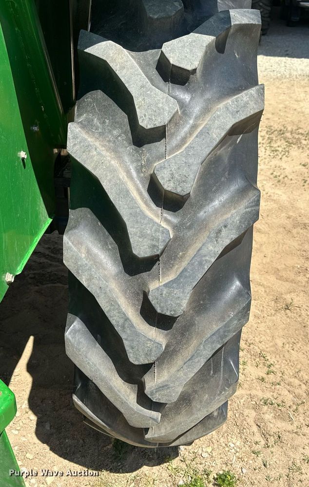 image for item EH6702 2004 John Deere 5203 tractor