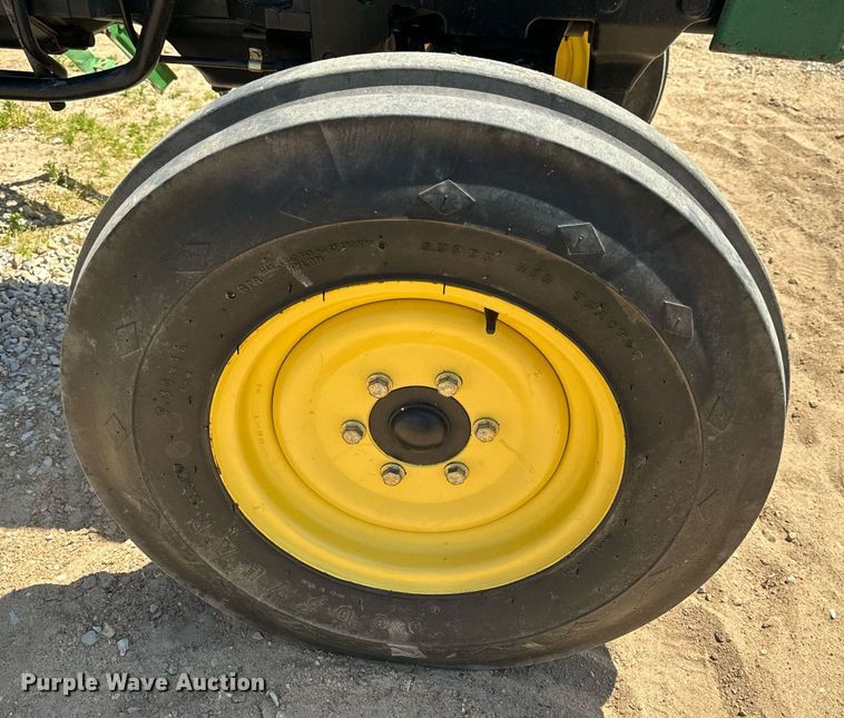 image for item EH6702 2004 John Deere 5203 tractor