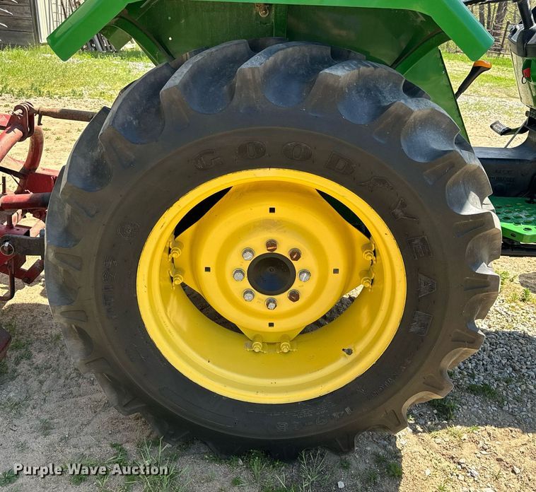 image for item EH6702 2004 John Deere 5203 tractor