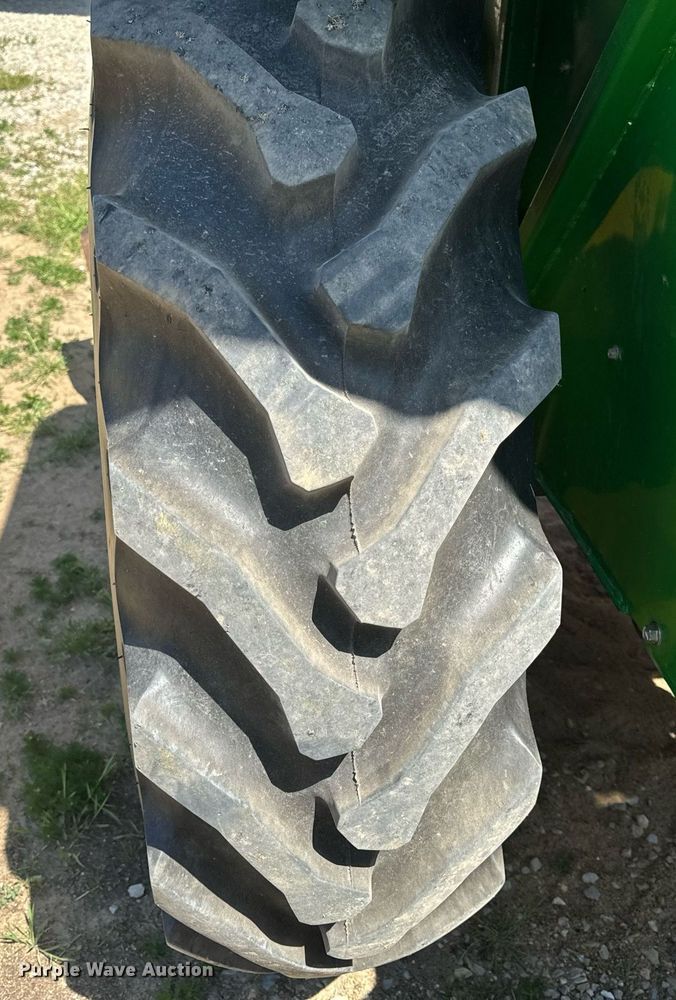 image for item EH6702 2004 John Deere 5203 tractor