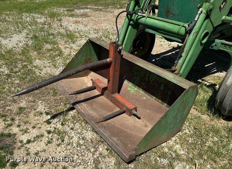 image for item EH6703 1981 John Deere 2640 tractor