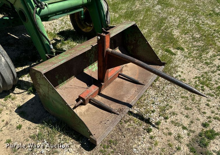 image for item EH6703 1981 John Deere 2640 tractor