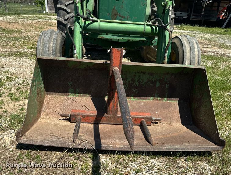 image for item EH6703 1981 John Deere 2640 tractor