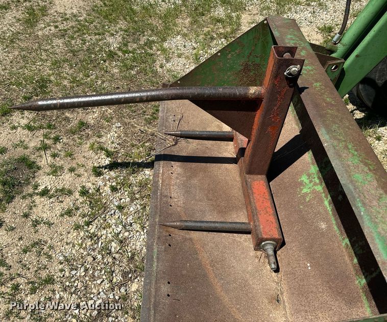 image for item EH6703 1981 John Deere 2640 tractor