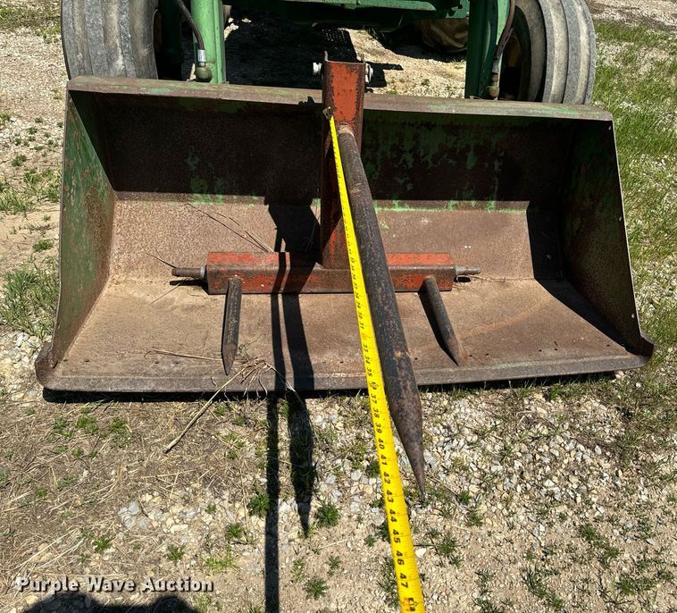 image for item EH6703 1981 John Deere 2640 tractor