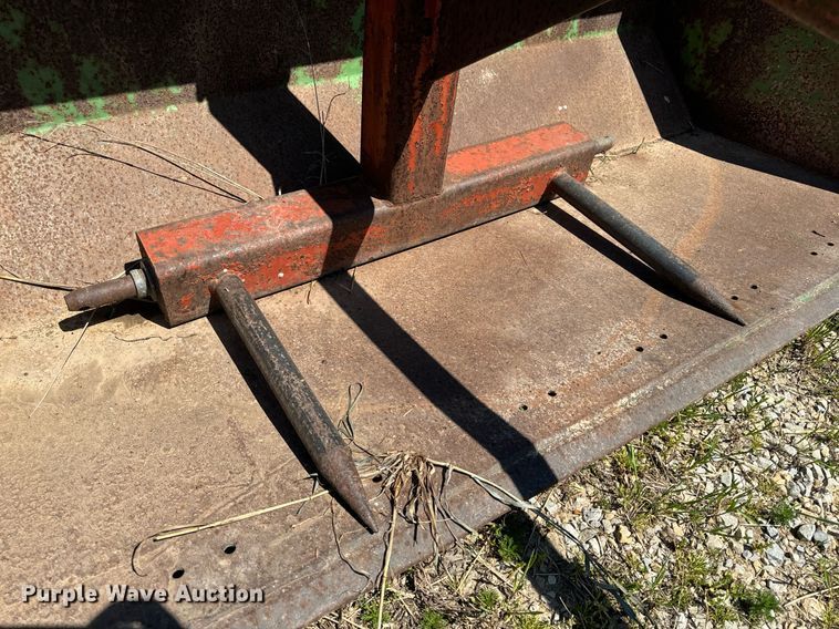 image for item EH6703 1981 John Deere 2640 tractor