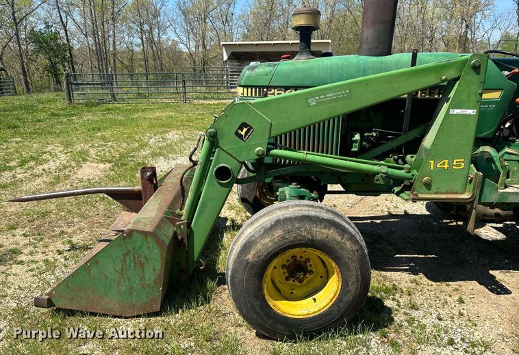 image for item EH6703 1981 John Deere 2640 tractor