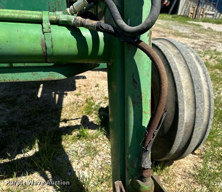 image for item EH6703 1981 John Deere 2640 tractor