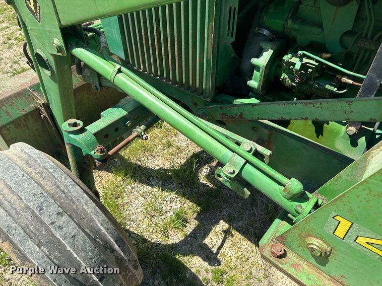 image for item EH6703 1981 John Deere 2640 tractor
