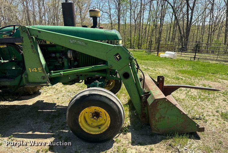 image for item EH6703 1981 John Deere 2640 tractor