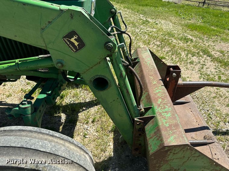 image for item EH6703 1981 John Deere 2640 tractor