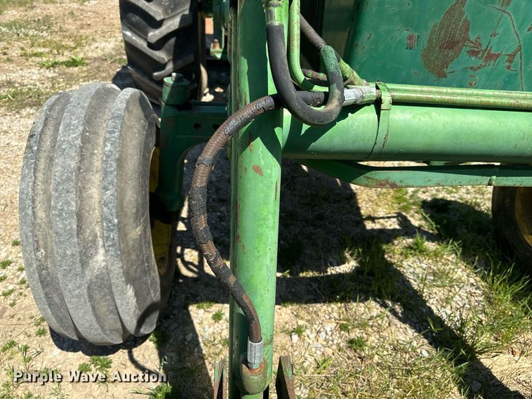 image for item EH6703 1981 John Deere 2640 tractor