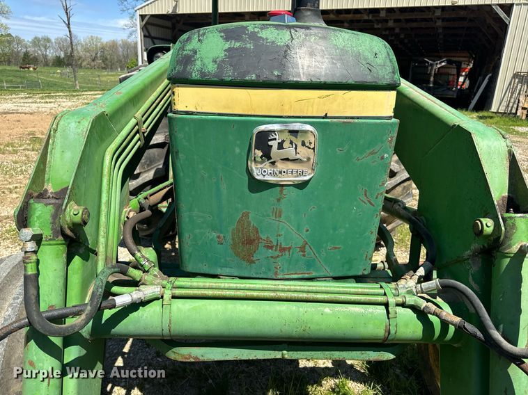 image for item EH6703 1981 John Deere 2640 tractor