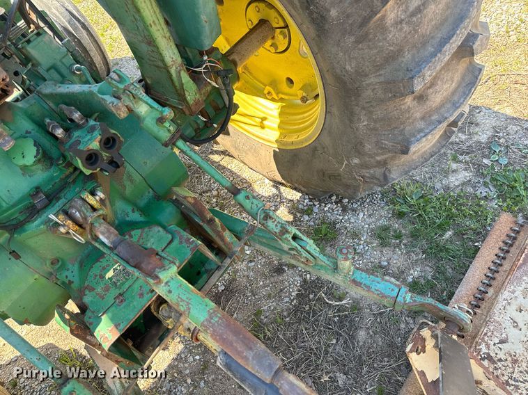 image for item EH6703 1981 John Deere 2640 tractor