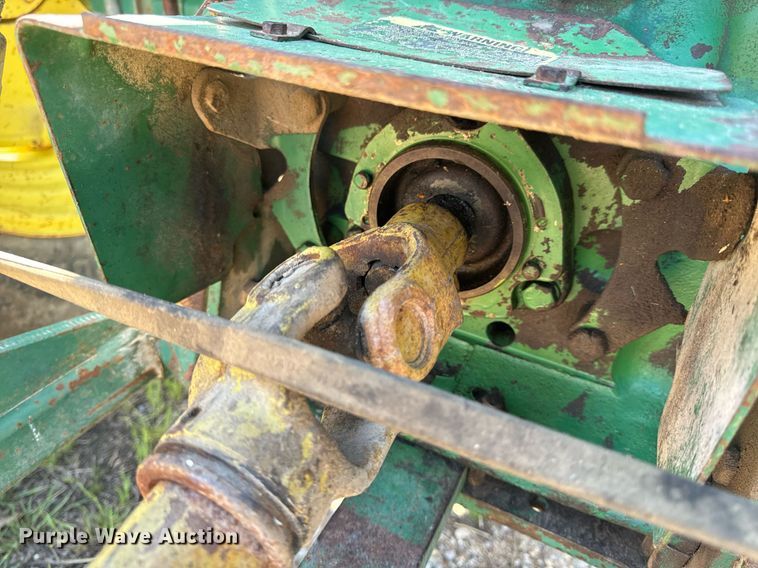 image for item EH6703 1981 John Deere 2640 tractor