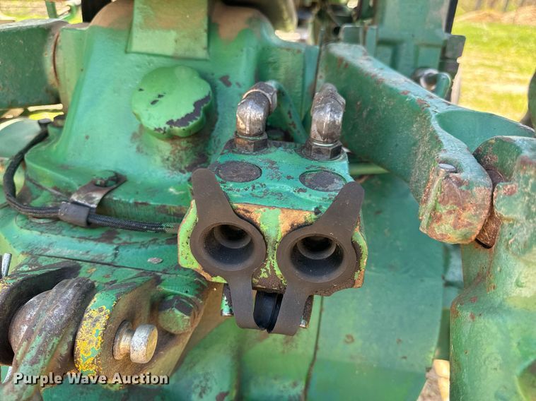 image for item EH6703 1981 John Deere 2640 tractor