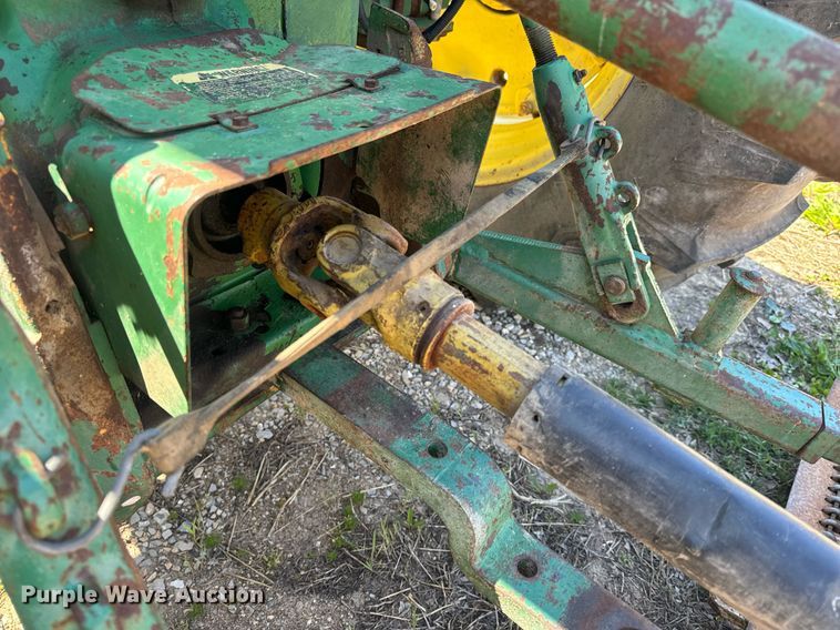 image for item EH6703 1981 John Deere 2640 tractor