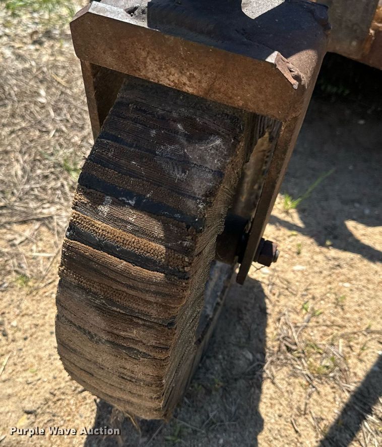 image for item EH6703 1981 John Deere 2640 tractor