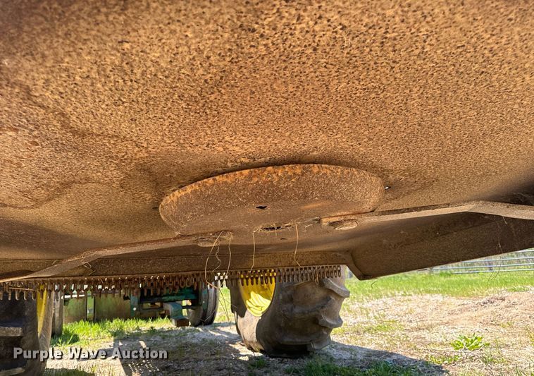 image for item EH6703 1981 John Deere 2640 tractor