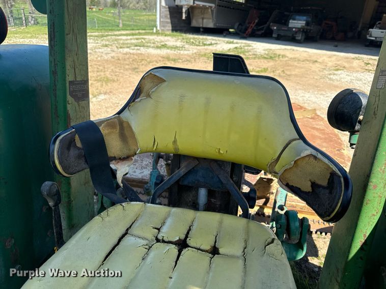 image for item EH6703 1981 John Deere 2640 tractor