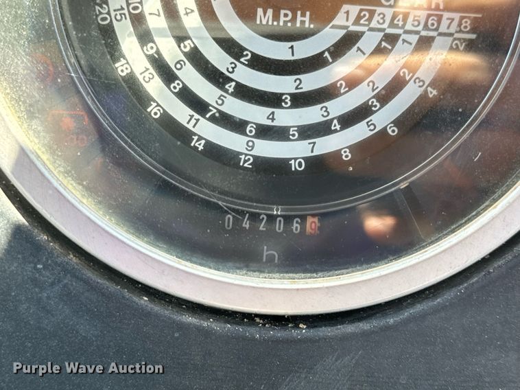 image for item EH6703 1981 John Deere 2640 tractor