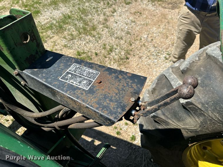 image for item EH6703 1981 John Deere 2640 tractor