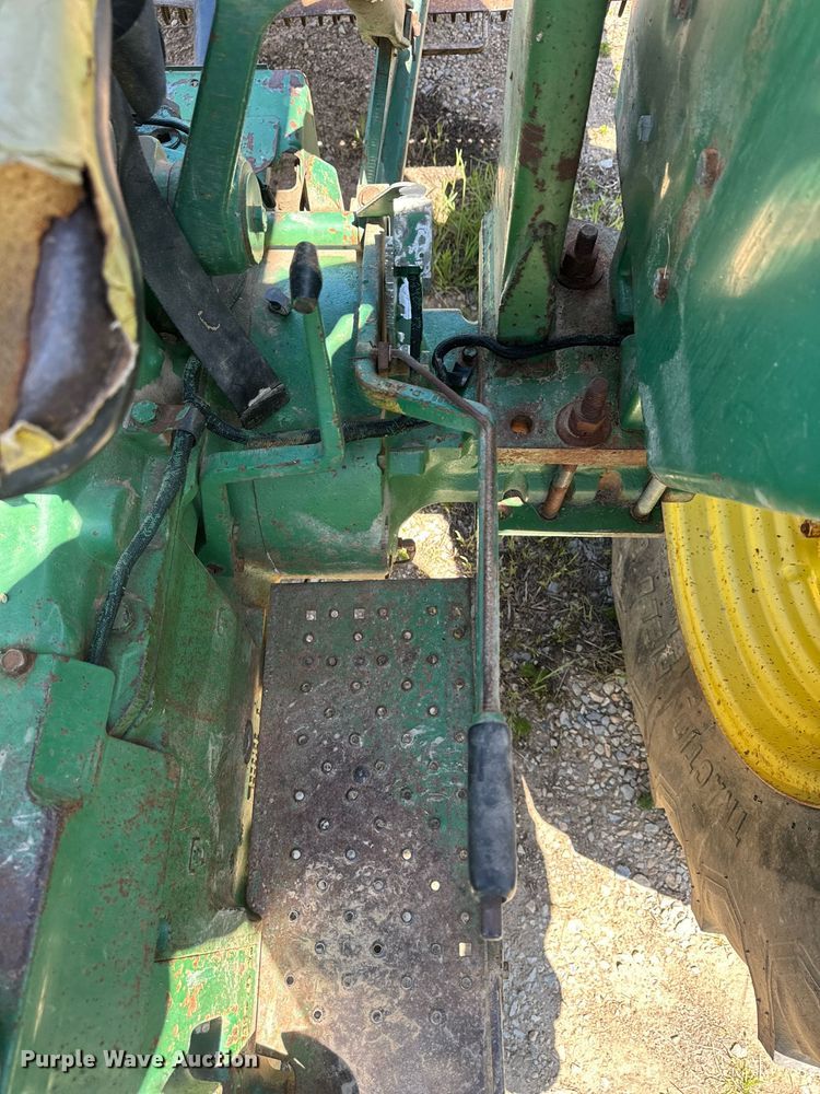 image for item EH6703 1981 John Deere 2640 tractor