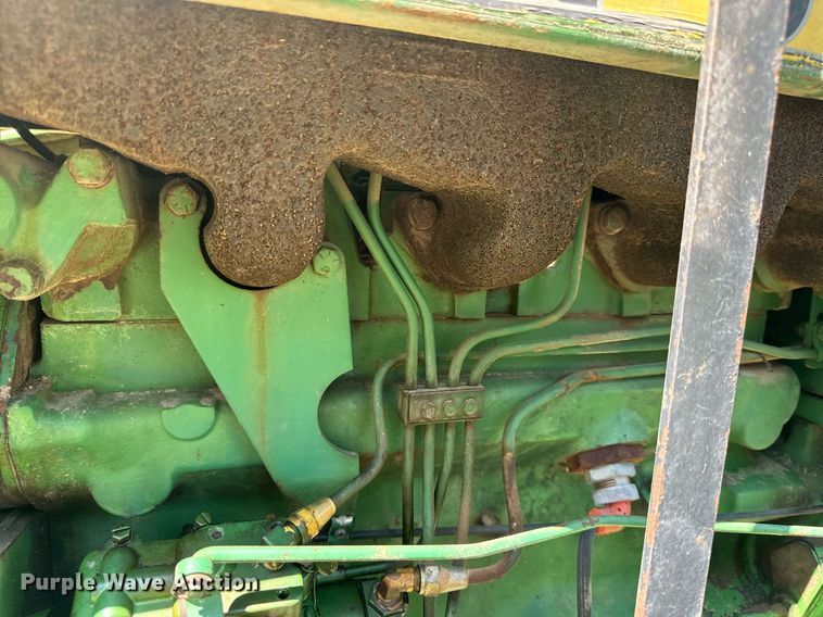 image for item EH6703 1981 John Deere 2640 tractor