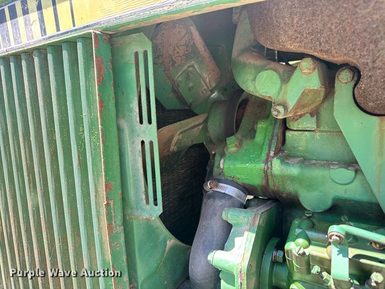 image for item EH6703 1981 John Deere 2640 tractor