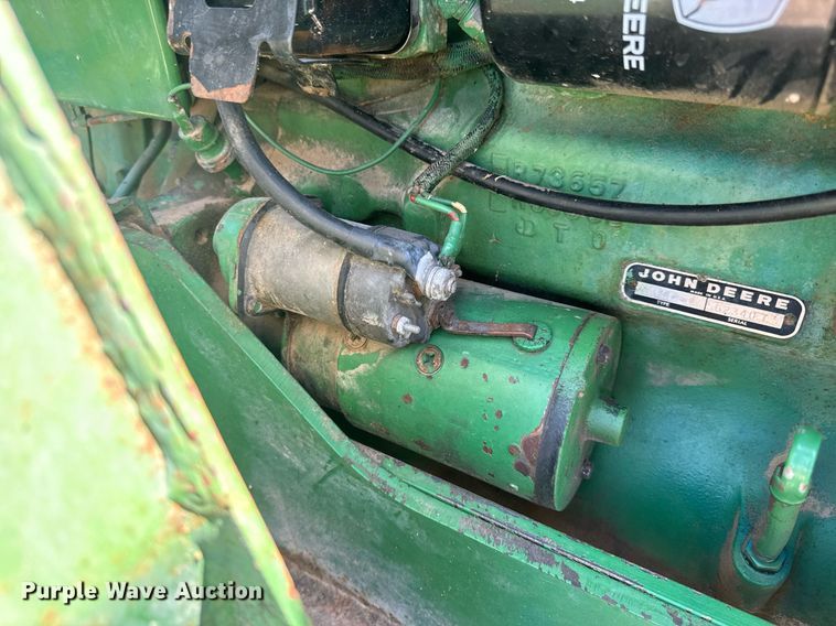 image for item EH6703 1981 John Deere 2640 tractor