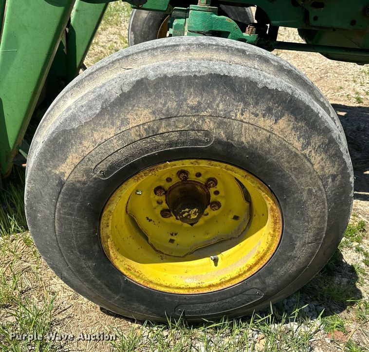 image for item EH6703 1981 John Deere 2640 tractor