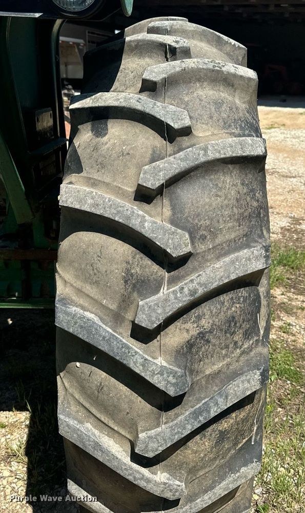 image for item EH6703 1981 John Deere 2640 tractor