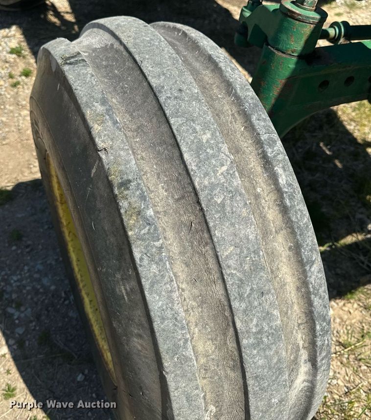 image for item EH6703 1981 John Deere 2640 tractor