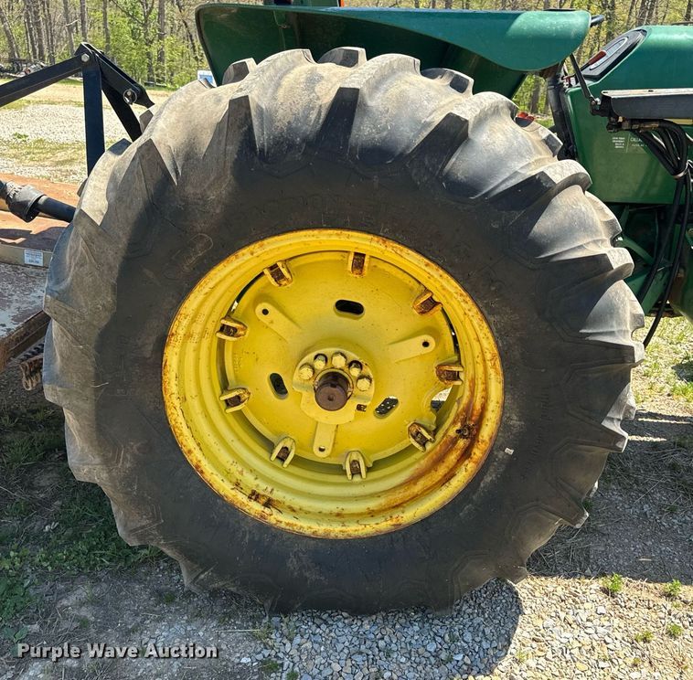 image for item EH6703 1981 John Deere 2640 tractor