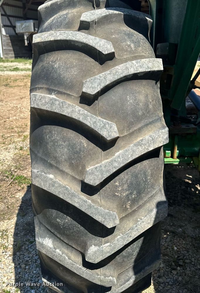 image for item EH6703 1981 John Deere 2640 tractor