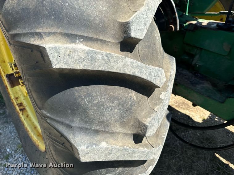 image for item EH6703 1981 John Deere 2640 tractor