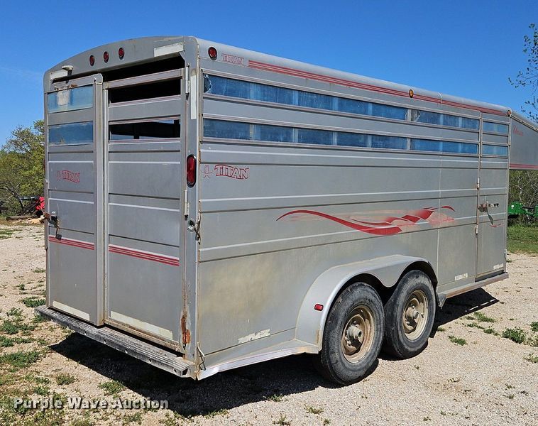 image for item EI3743 2000 Titan Trailer livestock trailer